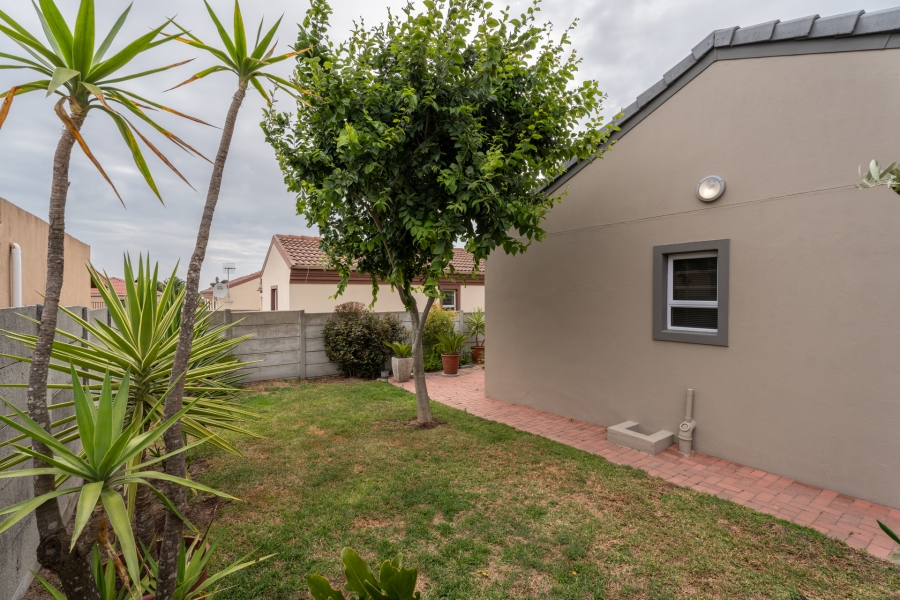 3 Bedroom Property for Sale in Eikenbosch Western Cape